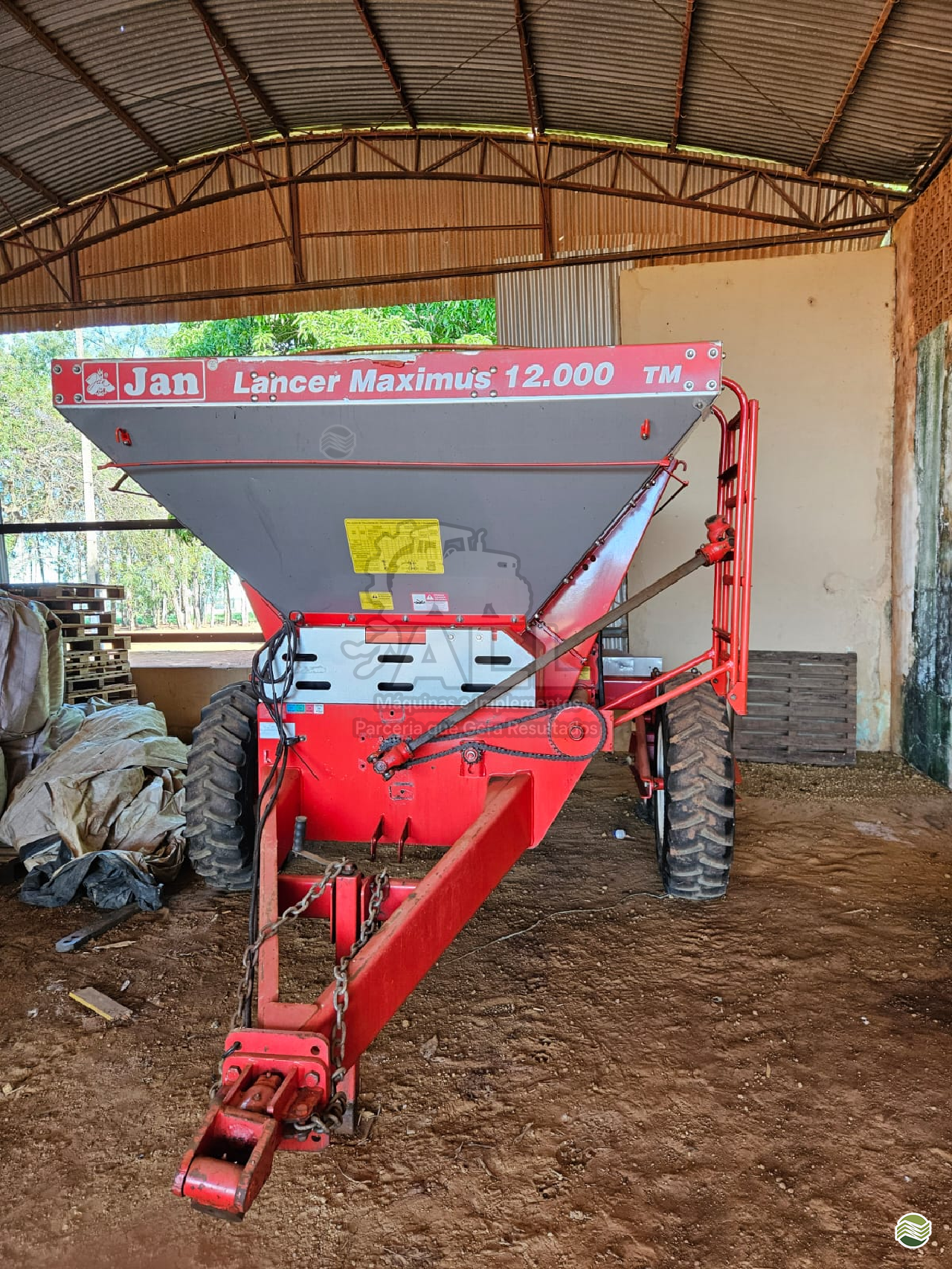 IMPLEMENTOS AGRICOLAS DISTRIBUIDOR DISTRIBUIDOR 12000 ALL Máquinas e Implementos RONDONOPOLIS MATO GROSSO MT